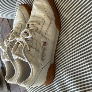 Reebok Men's Cream Sneakers with Brown Sole